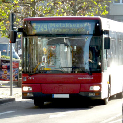 Bild vergrößern: Linienbus der Linie 749 Richtung  Metzkausen Ratinger Strae.
