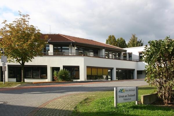 Bild vergrößern: Gebäude der Schule am Thekbusch in Velbert.