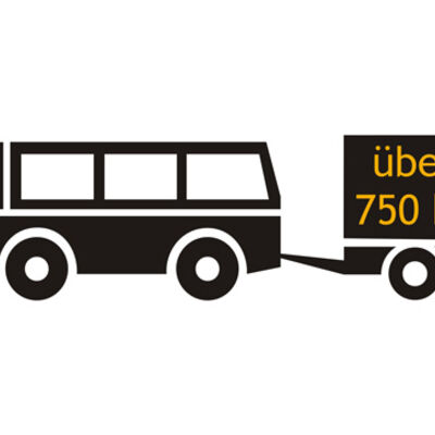 Bild vergrößern: Bus mit Anhnger mit der Aufschrift "ber 750kg".