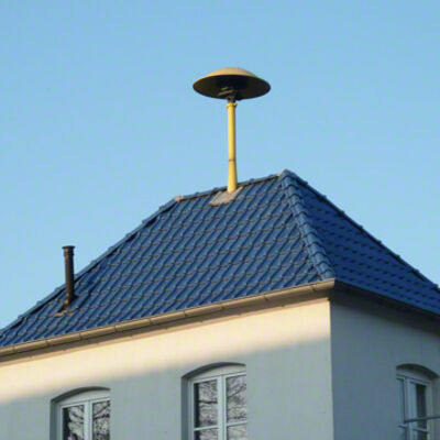 Bild vergrößern: Sirene auf einem Hausdach.