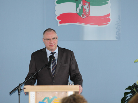 Kreisarchivar Joachim Schulz-Hönerlage berichtet über die Wanderausstellung zum Kreisjubiläum