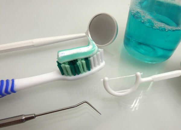Hilfsmittel für die Zahnpflege