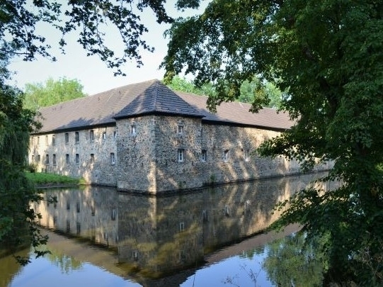 Bild vergrößern: Wasserburg Haus Graven, Langenfeld_c_Kreis Mettmann - Kopie