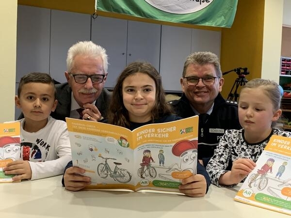 Bild vergrößern: 1Landrat Kinder