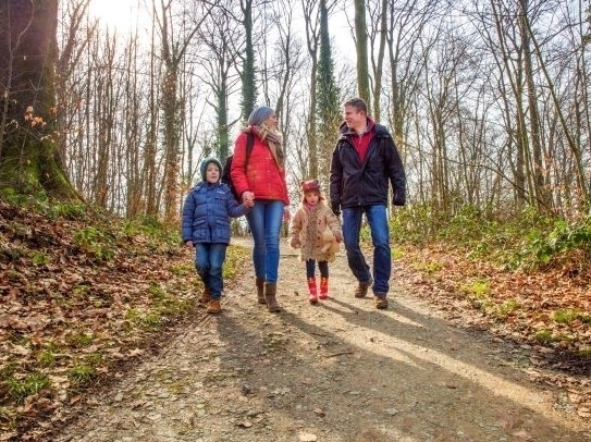 Bild vergrößern: 200131Familie Wandern_c_Martina Chardin