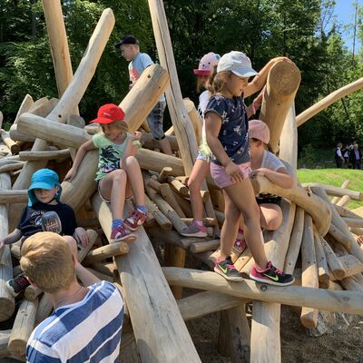 Bild vergrößern: Steinzeitspielplatz2