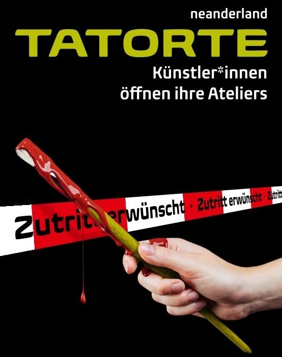 Bild vergrößern: Eine Hand hält einen Pinsel mit roter Farbe vor einem  Absperrband mit der Aufschrift "Zutritt erwünscht". Oberhalb steht der Veranstaltungstitel "TATORTE, Künstler und Künstlerinnen öffnen ihre Ateliers". Unterhalb des Absperrbandes ist das Veranstaltungsdatum genannt.