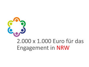 Bild vergrößern: Mehrfarbiges Symbol in Blumenform und dem Schriftzug "2000x1000 Euro für das Engagement in NRW".