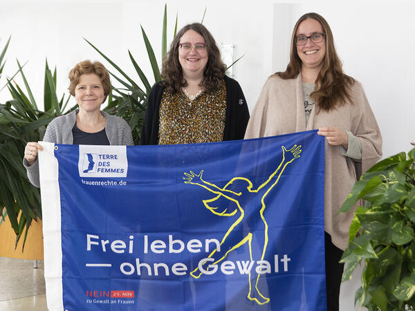 Gleichstellungsbeauftragte Geertje Jeschke und ihre Stellvertreterinnen Anne Sauter (links) und Sandra Leu (rechts)