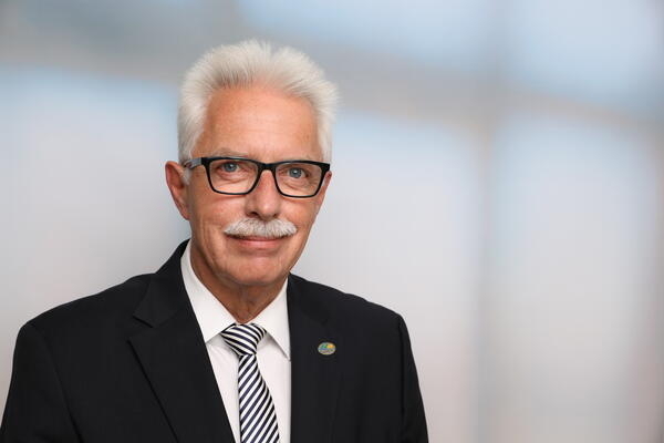 Bild vergrößern: Portrait von Landrat Thomas Hendele