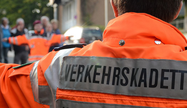 Bild vergr&ouml;&szlig;ern: Verkehrskadett im Einsatz
